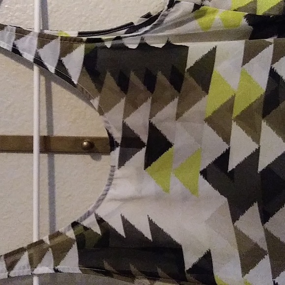 OLD NAVY SLEEVELESS TOP SIZE SP BEAUTIFUL PRINT. - Picture 7 of 9